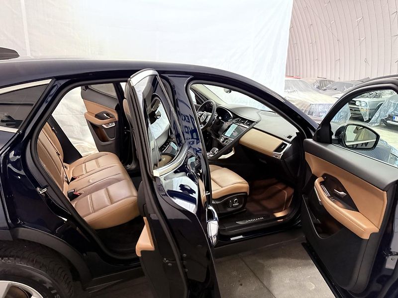 Jaguar E-Pace (2021) 2.0D,4WD,FACELIFT,ZÁRUKA - fotka 28 z 56