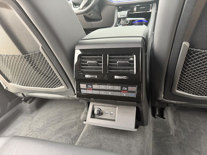 Volkswagen Touareg 3.0Tdi*170kw*DPH*HUD*R-Line* - fotka 18 z 42