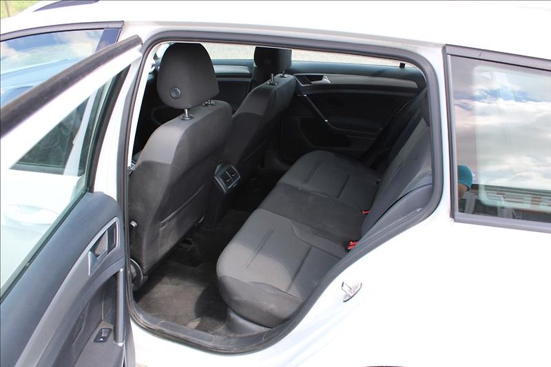 Volkswagen Golf 1,2 TSi  DSG, 82.644 km, ČR - fotka 11 z 24