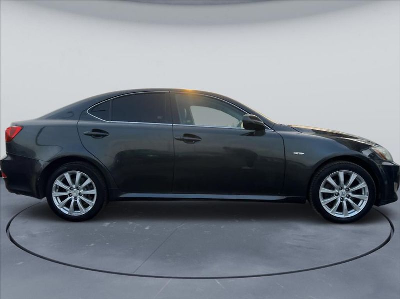 Lexus IS 2,2 220d,Keyless,Navi,Kůže - fotka 4 z 19