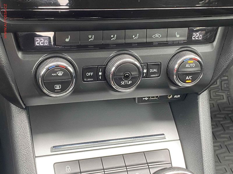 Škoda Octavia (2013) 1.6 TDi, ČR, Elegance, bixen - fotka 14 z 17