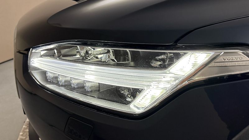 Volvo XC90 2.0 B5 AUT AWD Ultimate Bright - fotka 18 z 34
