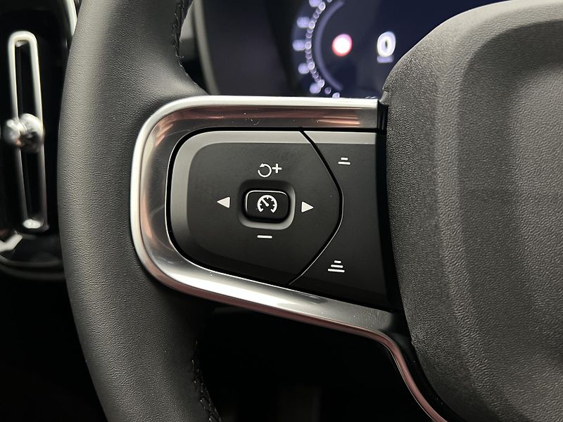 Volvo EX40 PURE ELECTRIC TWIN ENGINE AUT  - fotka 19 z 45