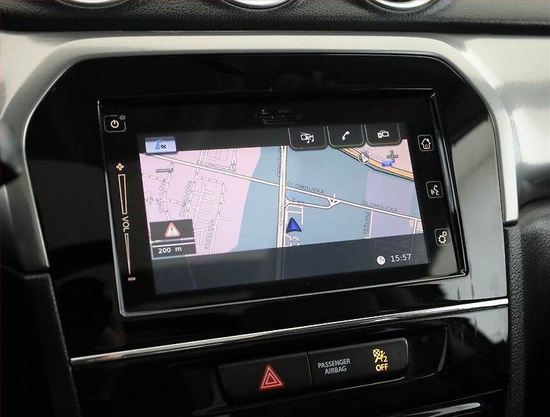 Suzuki Vitara (2015) 1.6 DDiS, Kůže, Tempomat - fotka 12 z 18