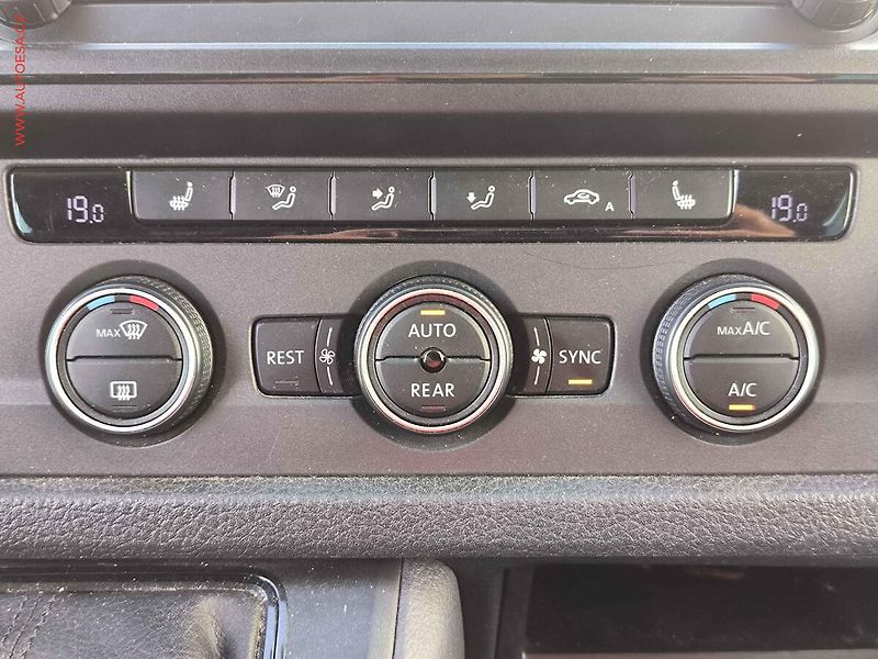 Volkswagen Caravelle (2017) 2.0TDi L2 8míst, DSG, navi - fotka 14 z 20