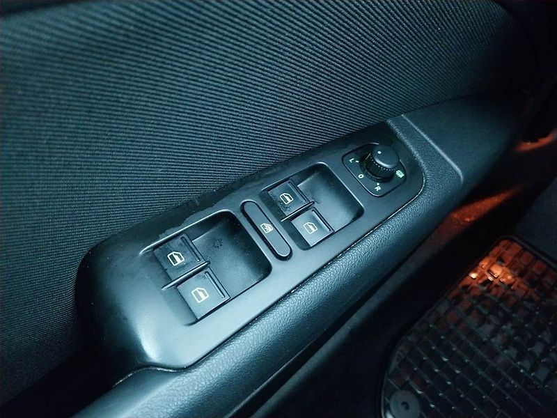 Škoda Superb (2015) Comfort 2.0 TDI, Navi, Xenony - fotka 17 z 21