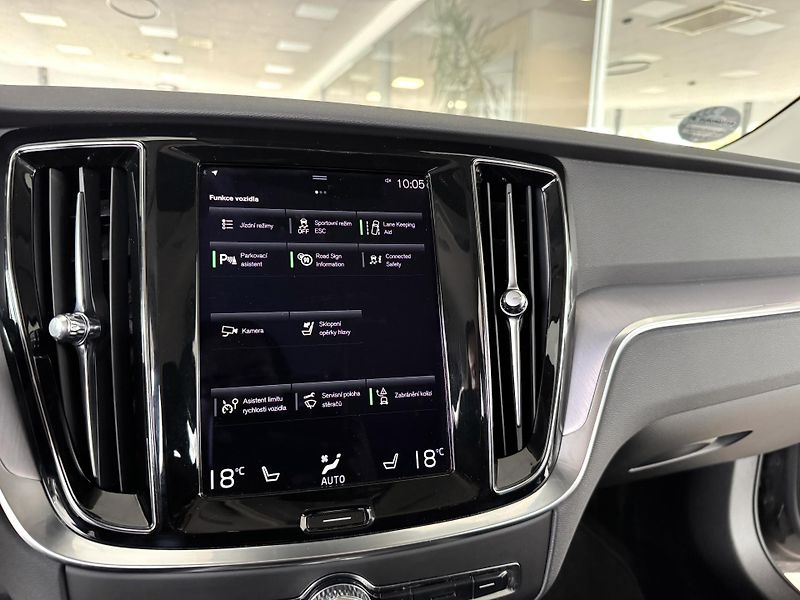 Volvo V60 B3 AUT*120kW*KeyLess*LED*Kamer - fotka 24 z 35