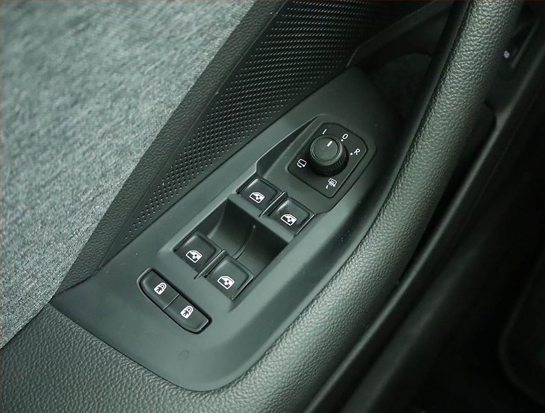 Škoda Superb (2024) Ambition 2.0 TDI - fotka 17 z 17