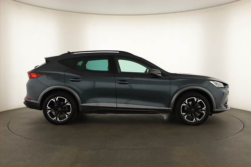 Cupra Formentor (2023) 1.4 e-Hybrid - fotka 6 z 28