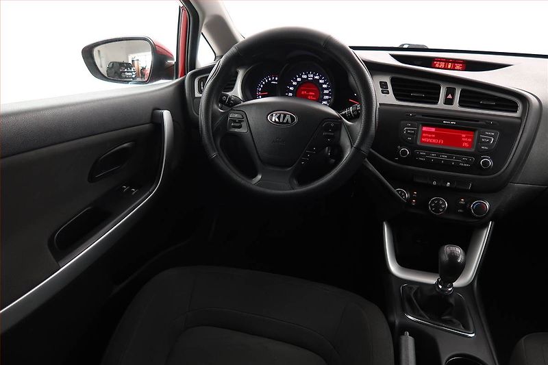 Kia Ceed (2015) 1.4 CVVT, Serv.kniha - fotka 5 z 13