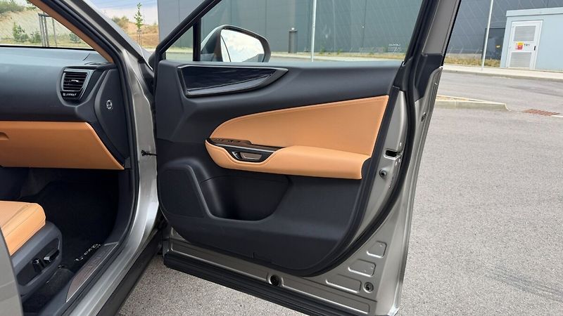 Lexus NX 350h 350H HEV PRESTIGE PLUS TECH - fotka 11 z 24