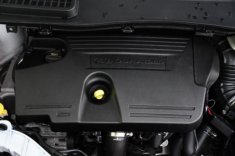 Ford Kuga 2,0TDCi AUT. A/C ČR TAŽNÉ - fotka 39 z 39