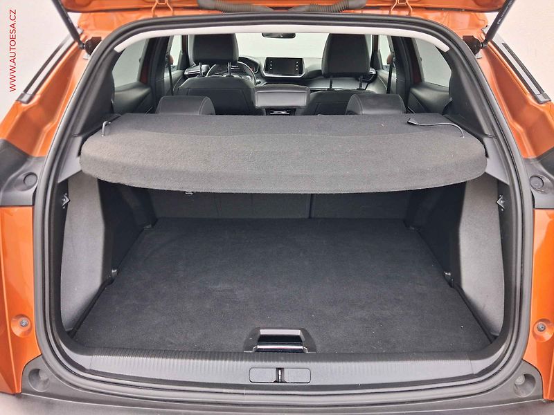 Peugeot 2008 (2021) 1.5 HDi, Allure, AT, +kola - fotka 7 z 20