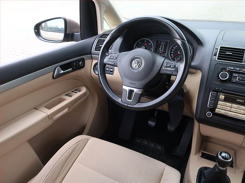 Volkswagen Touran (2012) 2.0 TDI, Navi, Bi-Xenony - fotka 7 z 17