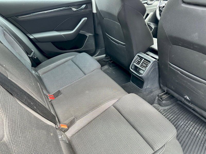 Škoda Octavia (2023) 2.0 TDI 85kW Ambition Combi - fotka 20 z 21