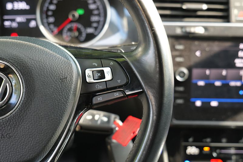 Volkswagen Golf 1.5 TSI DSG CarPlay ACC Senzor - fotka 19 z 31