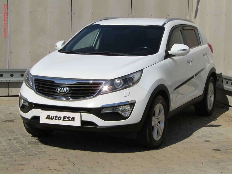 Kia Sportage (2012) 1.6 GDi, xenon, AC - fotka 3 z 21