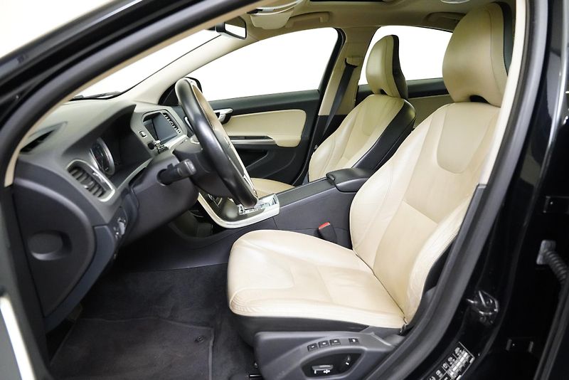 Volvo S60 - fotka 11 z 25