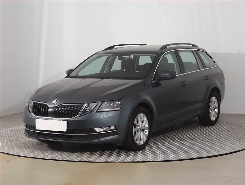 Škoda Octavia (2019) 1.6 TDI, Navi, Tempomat - fotka 2 z 16