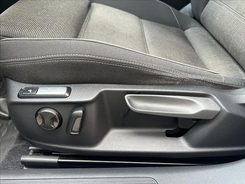 Volkswagen Passat 2,0 TDi MATRIX ComfortLine - fotka 22 z 28
