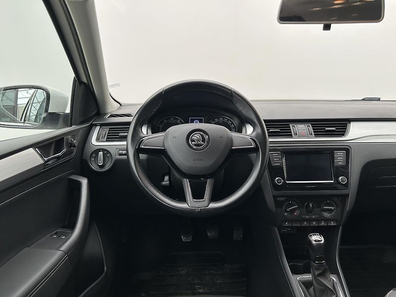 Škoda Rapid 1.0 TSI  Ambition   Plus - fotka 24 z 25