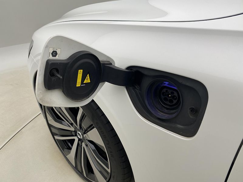 Volvo V60 T6 RECHARGE BRIGHT ULTIMATE - fotka 41 z 57