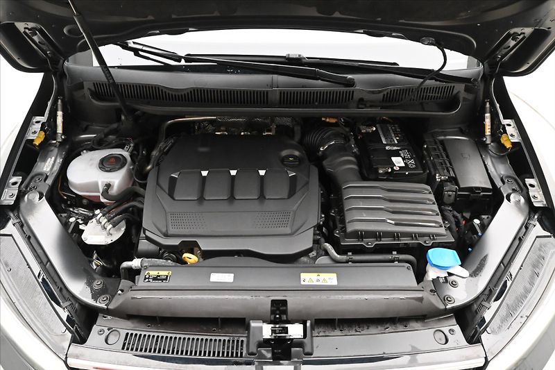 Volkswagen Touran 2,0 TDI 110KW DSG 7míst Záruka - fotka 9 z 34