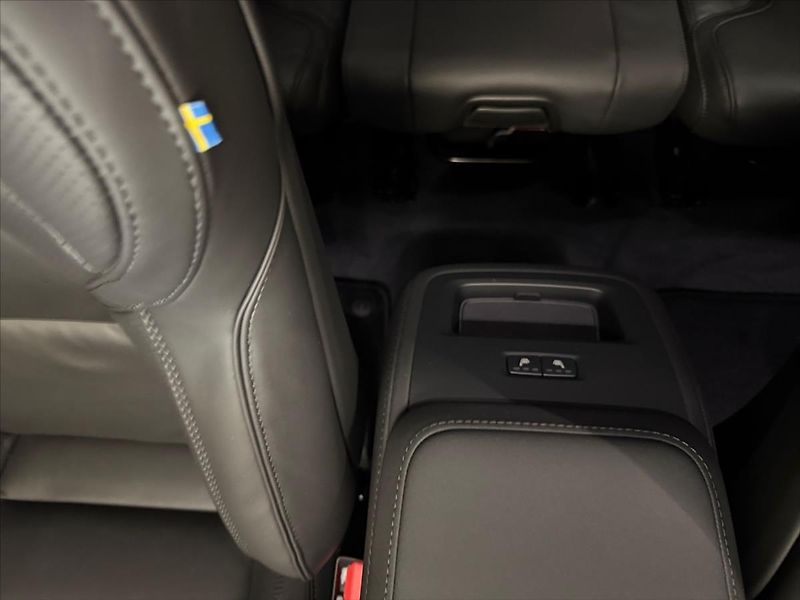 Volvo XC90 2,0  B5 Black Edition - fotka 15 z 15