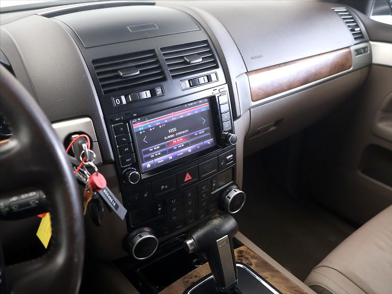 Volkswagen Touareg 3,0 TDI V6 176kW Tiptronic CZ - fotka 26 z 39