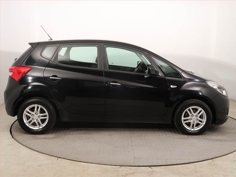 Hyundai ix20 (2015) 1.6 CRDi - fotka 6 z 12