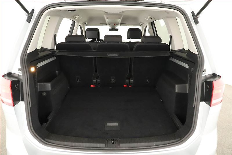 Volkswagen Touran (2020) Highline 2.0 TDI, Automat - fotka 11 z 21