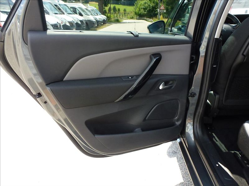 Citroën C4 Picasso 1,2 PureTech 130 6MAN Turbo Od - fotka 20 z 55