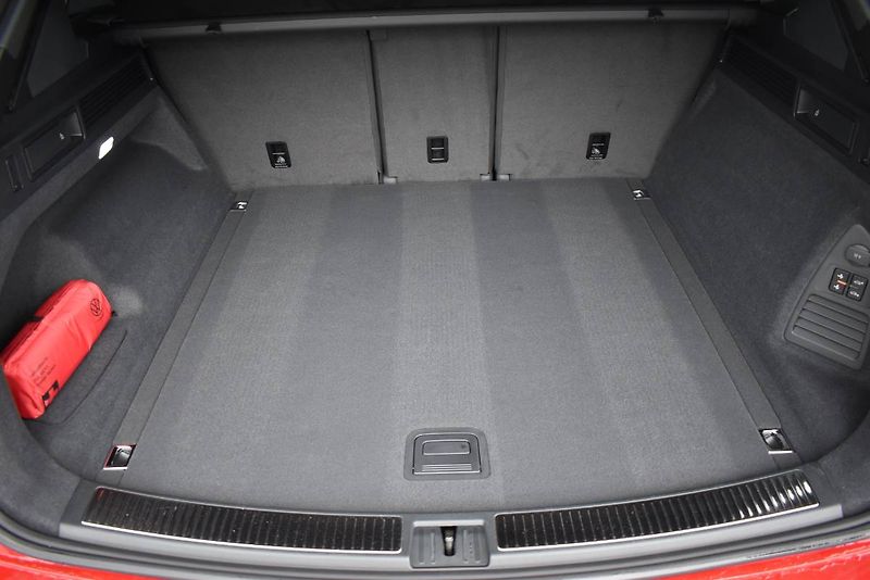 Volkswagen Touareg (2025) R-Line 3.0TDI 210kW, Webasto, - fotka 14 z 28