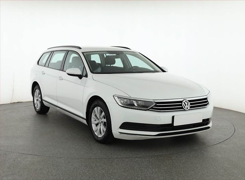 Volkswagen Passat (2017) 2.0 TDI, Serv.kniha, Navi - fotografie inzerátu
