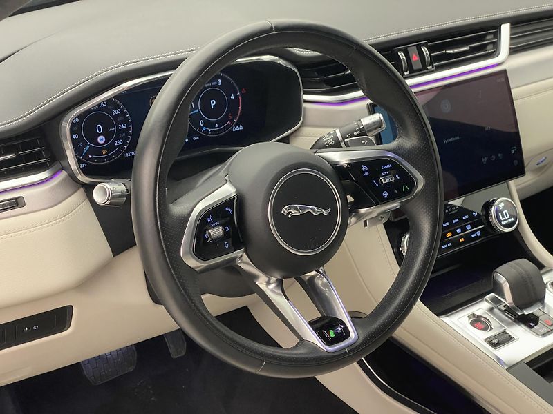 Jaguar F-Pace D300 R-DYNAMIC HSE AWD AUT CZ - fotka 18 z 48