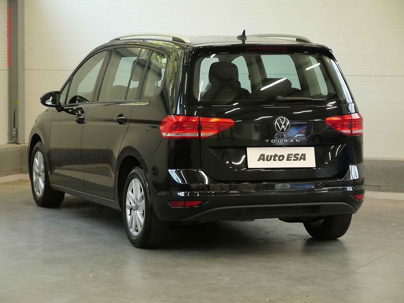 Volkswagen Touran (2022) 2.0TDi, LED, navi, kamera - fotka 6 z 22
