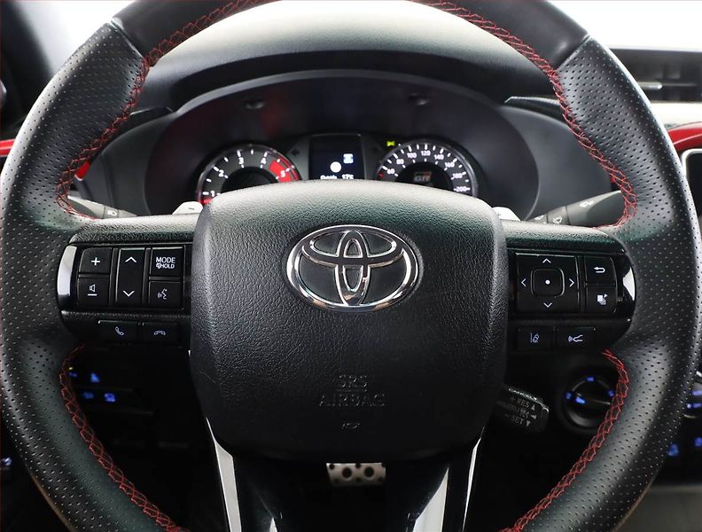Toyota Hilux (2023) 2.8 D-4D - fotka 8 z 19