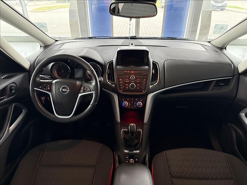 Opel Zafira 2,0   96kW,SERVISKA,2.SADA ALU - fotka 8 z 23