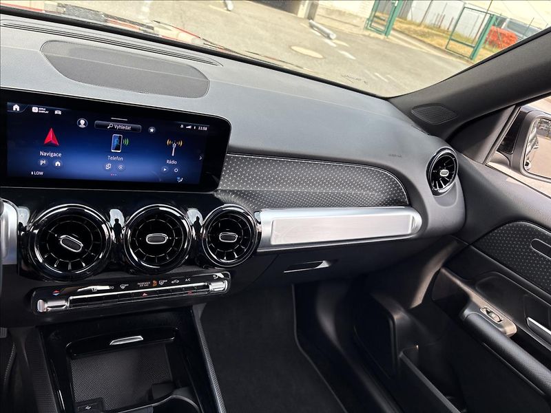 Mercedes-Benz GLB 2,0 200d 110kW 4Matic DCT - fotka 50 z 52