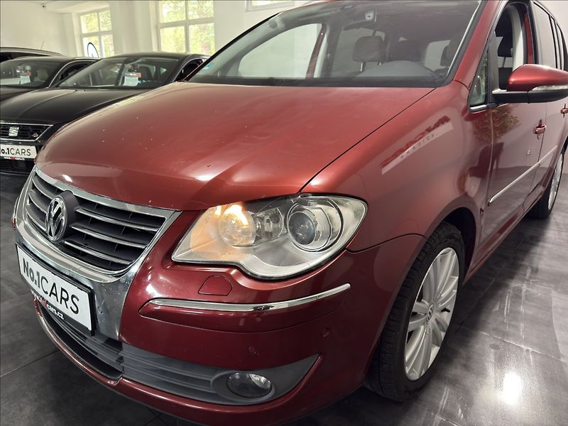 Volkswagen Touran 2,0   TDI DSG 103KW HIGHLINE - fotka 31 z 34