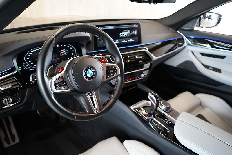BMW M5 Masáž, Ventilace, H/K, Head-up - fotka 16 z 46