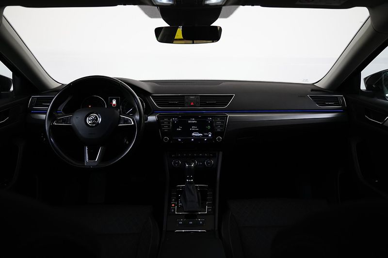 Škoda Superb - fotka 25 z 27