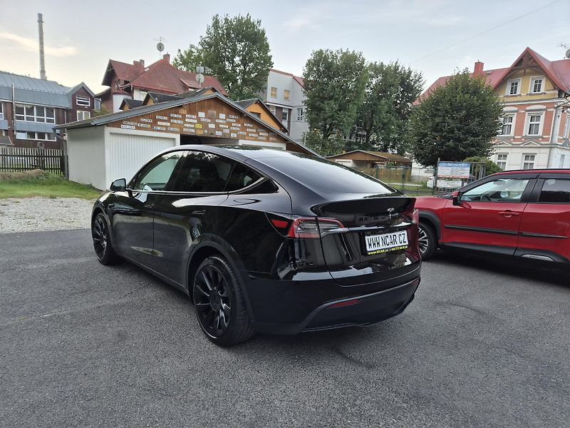 Tesla Model Y RWD 235kw 95,3 % - fotka 4 z 49