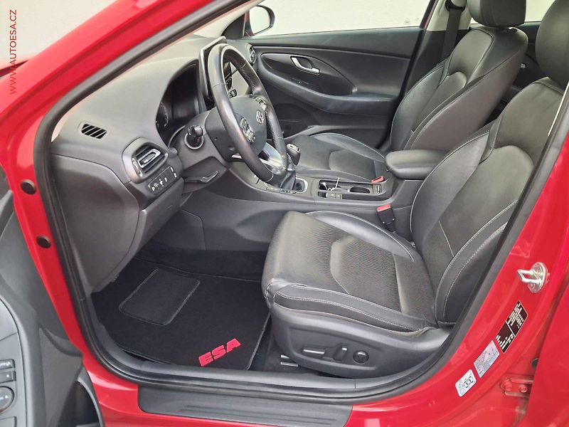Hyundai i30 (2021) 1.5 T-GDi, Prime, LED, panor - fotka 9 z 22
