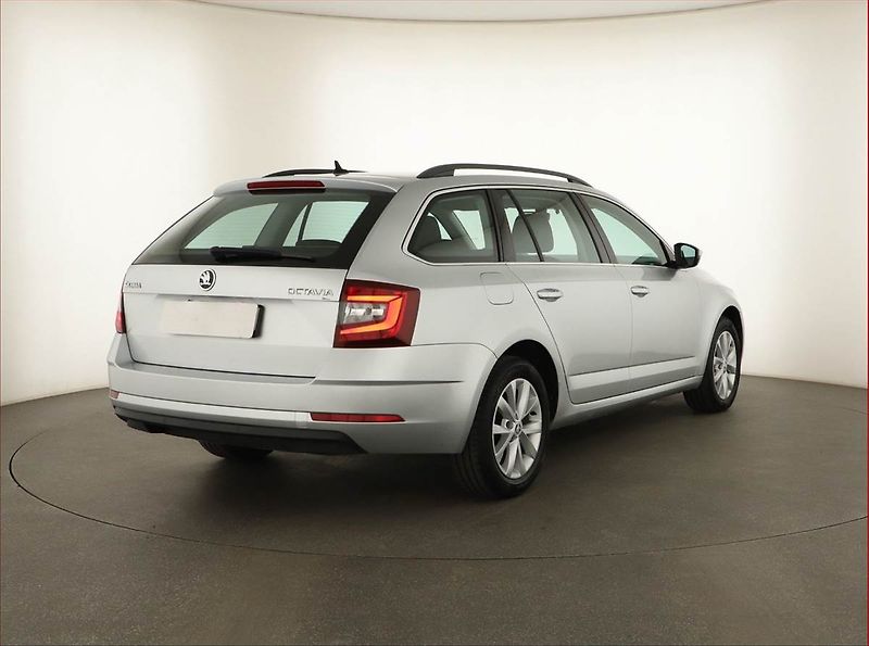 Škoda Octavia (2018) 1.6 TDI, Automat, Serv.kniha - fotka 5 z 15