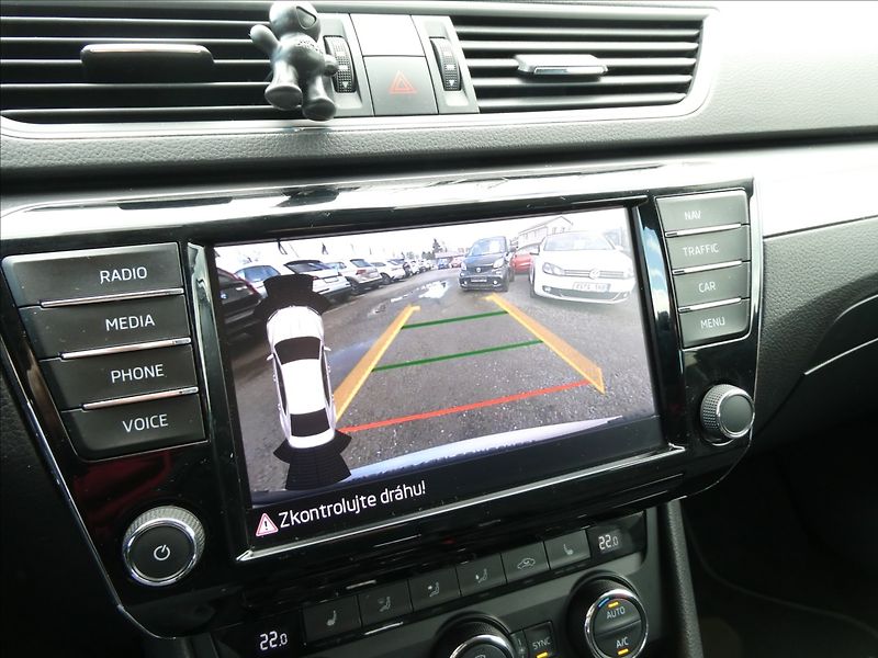 Škoda Superb 2,0 TDi STYLE DSG, 2x kola, ČR - fotka 36 z 43