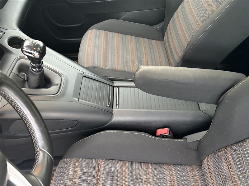Opel Combo 1,2 i 81 KW LIFE PANORAMA CZ - fotka 15 z 30