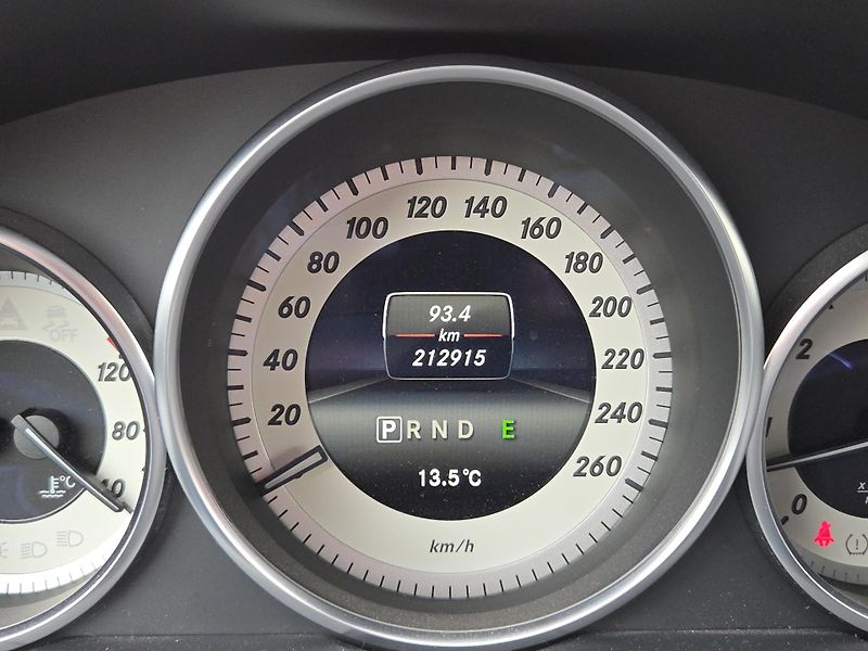 Mercedes-Benz Třídy E (2013) 350BLUETEC 4MATIC splátky všem - fotka 9 z 12