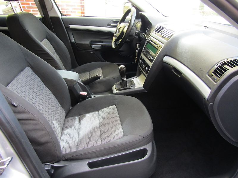 Škoda Octavia (2009) 1.9 TDI 77kW BXE BEZ DPF - fotka 26 z 36