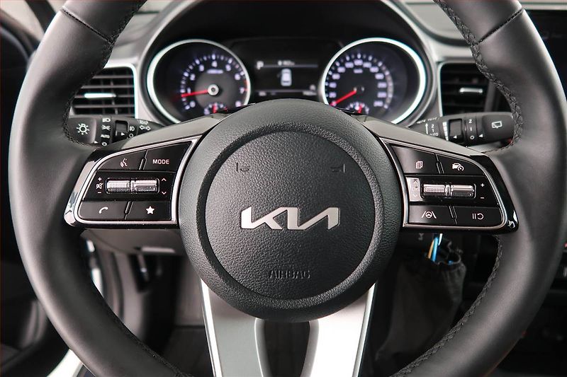 Kia Ceed (2021) 1.5 T-GDI - fotka 16 z 21